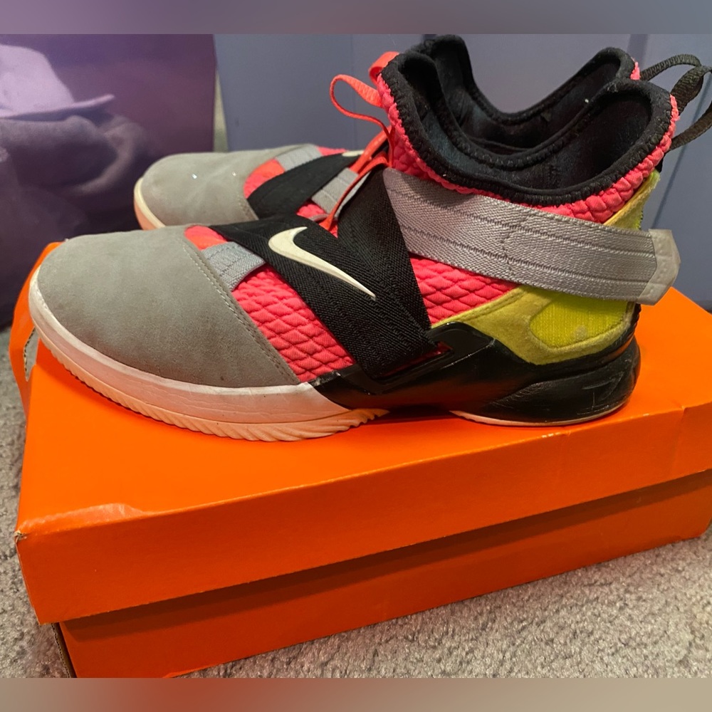 Basketball sneakers